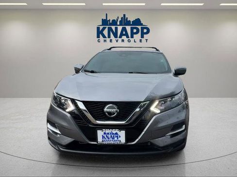 Used 2022 Nissan Rogue Sport SL FWD image 2