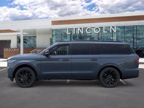 New 2026 Lincoln Navigator L Reserve w/ Jet Appearance Package AWD/4WD image 3
