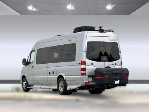 Used 2018 Mercedes-Benz Sprinter 3500 image 3