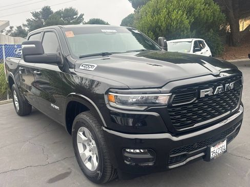 Used 2025 RAM 1500 Big Horn AWD/4WD image 2