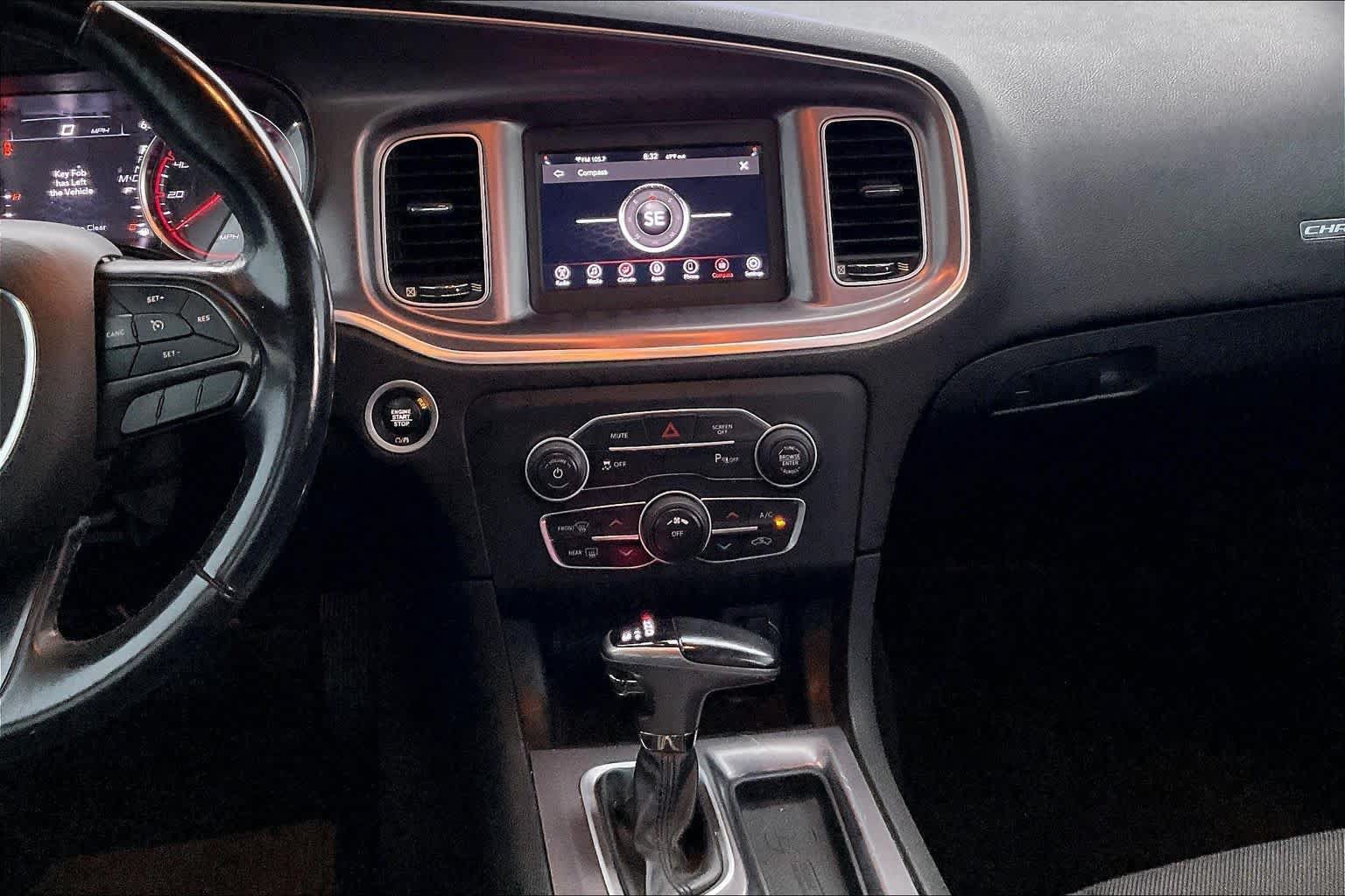 Used 2019 Dodge Charger SXT RWD image 6