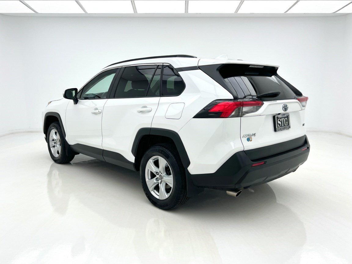 Used 2021 Toyota RAV4 XLE w/ Carpet Mat Package (TMS) FWD image 6