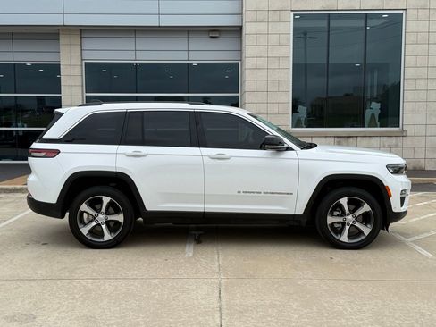 Used 2023 Jeep Grand Cherokee Limited w/ Luxury Tech Group II AWD/4WD image 7