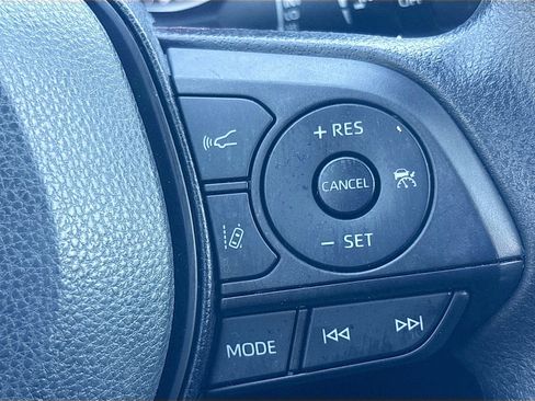 Used 2022 Toyota RAV4 XLE image 41