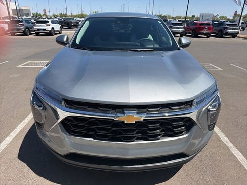 Used 2024 Chevrolet Trax LS w/ LS Convenience Package FWD image 5