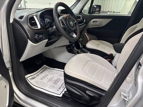 Used 2018 Jeep Renegade Latitude AWD/4WD image 10