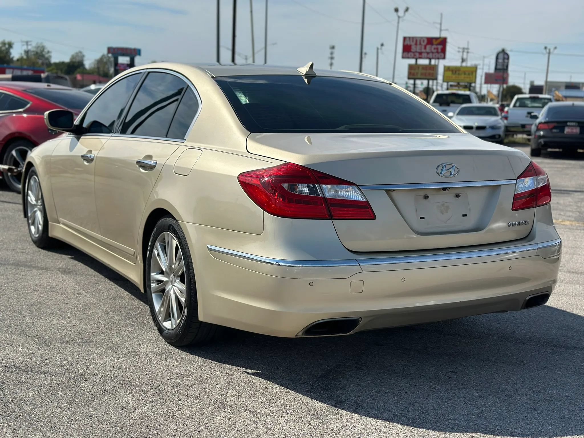 Used 2012 Hyundai Genesis 3.8 w/ Premium Pkg RWD image 8