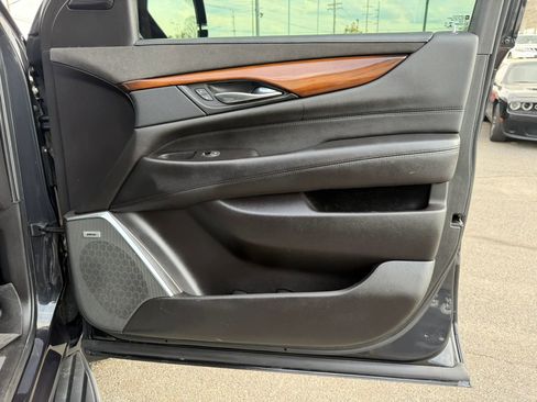 Used 2019 Cadillac Escalade Luxury image 31