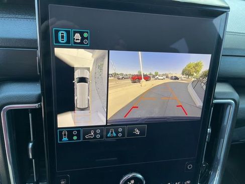 Used 2025 GMC Yukon XL Denali AWD/4WD image 9