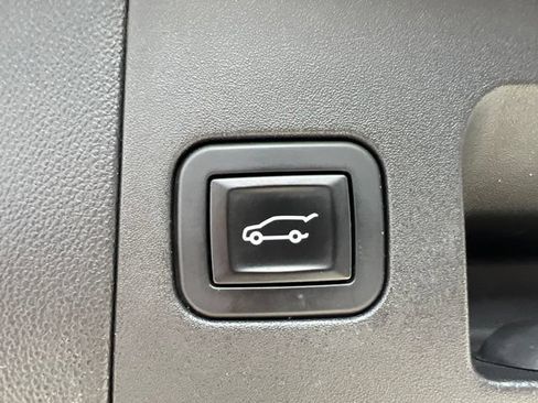 Used 2017 Cadillac XT5 FWD image 12
