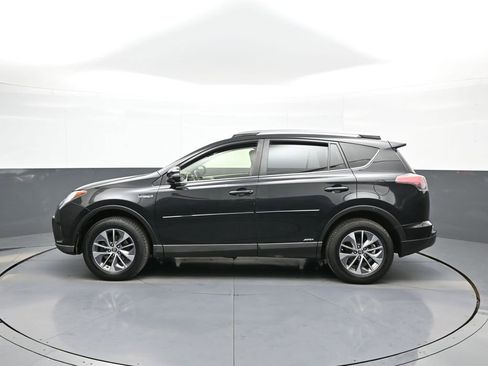 Certified 2018 Toyota RAV4 XLE w/ Convenience Package image 9