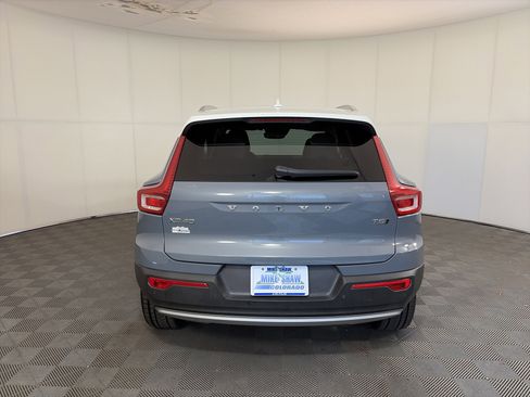 Used 2021 Volvo XC40 T5 Momentum w/ Premium Package image 6