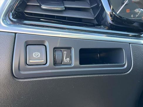 Used 2024 Cadillac XT6 Premium Luxury image 22