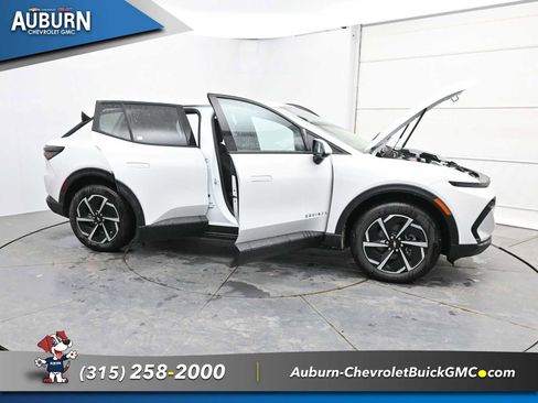 New 2026 Chevrolet Equinox EV LT image 39