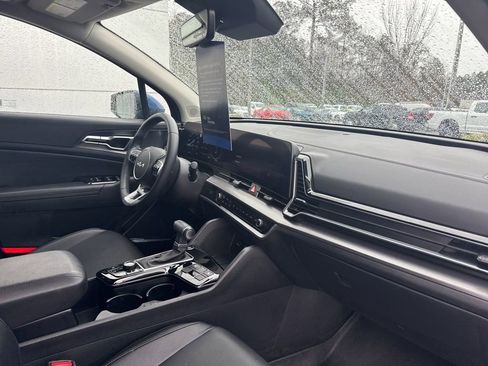 Used 2025 Kia Sportage SX image 32