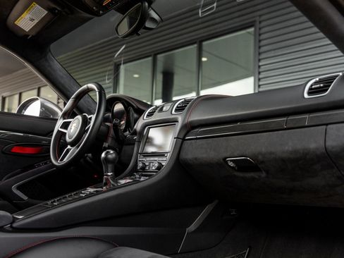 Certified 2016 Porsche Cayman GT4 RWD image 45