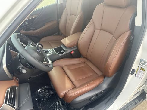 Used 2025 Subaru Outback Touring XT AWD/4WD image 11