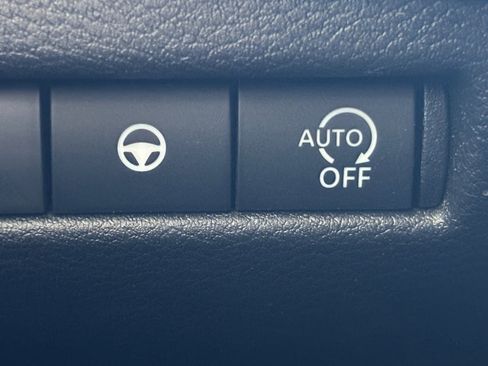 Used 2025 Nissan Kicks SR image 31