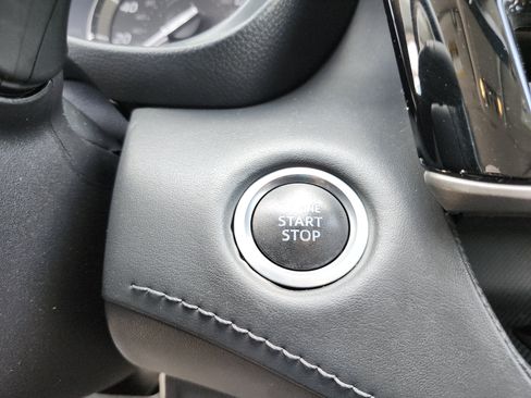 Used 2021 Toyota Highlander XLE FWD image 29