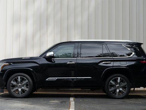 Used 2023 Toyota Sequoia Capstone AWD/4WD image 9