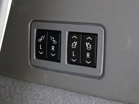 Used 2021 Cadillac XT6 Premium Luxury image 29