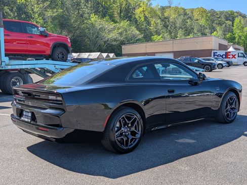 Used 2024 Dodge Charger R/T w/ Plus Group AWD/4WD image 9