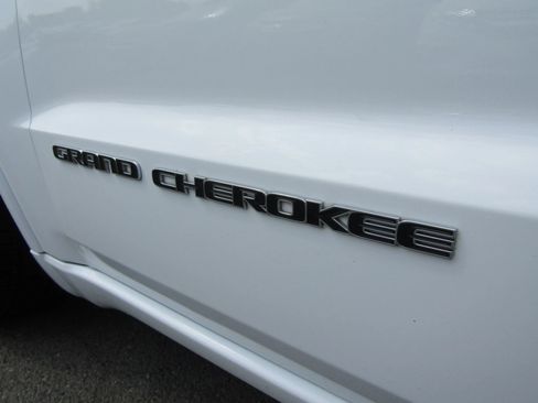 Used 2018 Jeep Grand Cherokee Overland AWD/4WD image 23