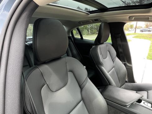 Used 2019 Volvo S60 T6 Momentum w/ Premium Package image 40