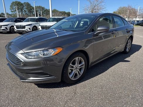 Used 2018 Ford Fusion SE w/ Fusion SE Technology Package image 7