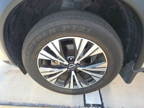 Used 2023 Nissan Rogue SV FWD image 9