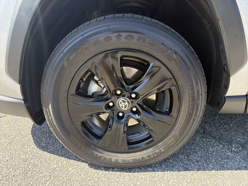 Certified 2021 Toyota RAV4 XLE w/ Convenience Package FWD image 21