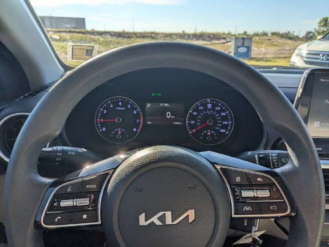 Used 2023 Kia Forte LXS w/ LXS Technology Package FWD image 25