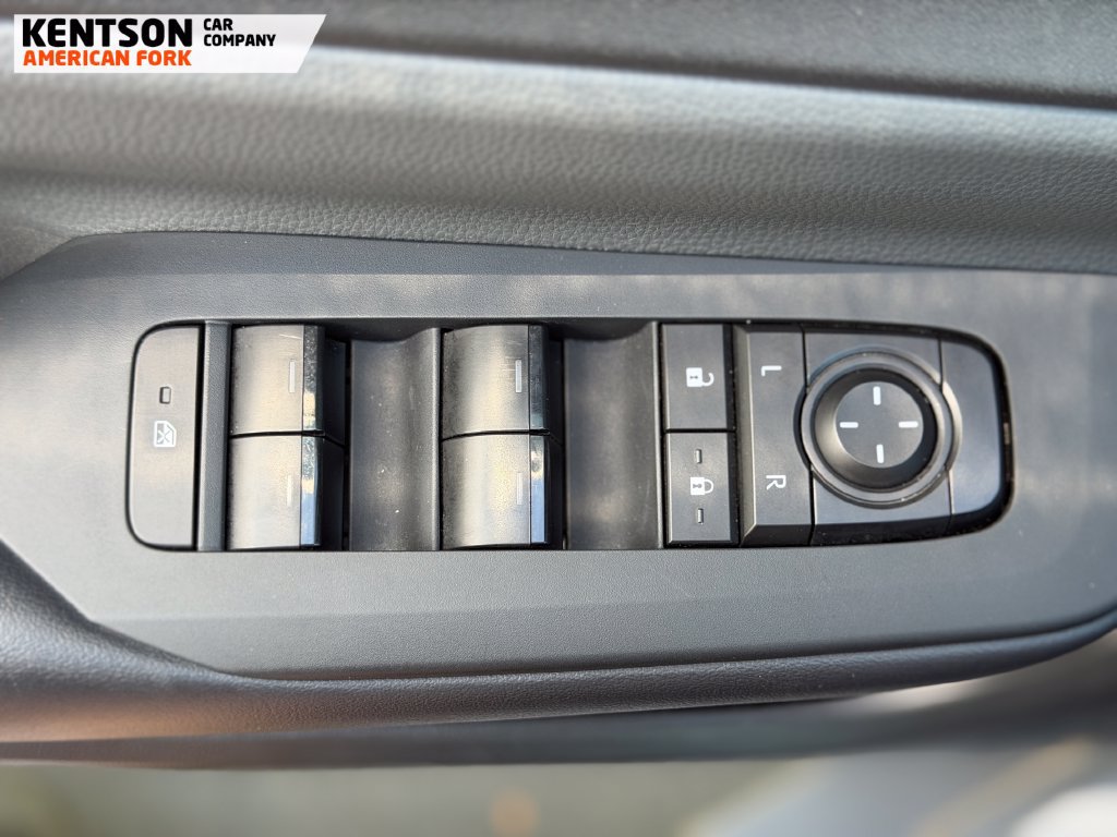 Used 2025 Toyota Prius LE AWD/4WD image 20