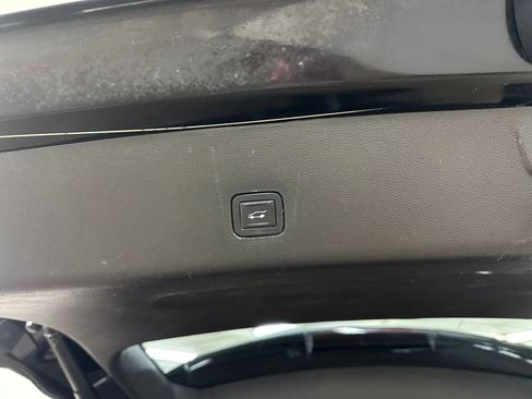 Used 2018 Chevrolet Traverse High Country AWD/4WD image 29