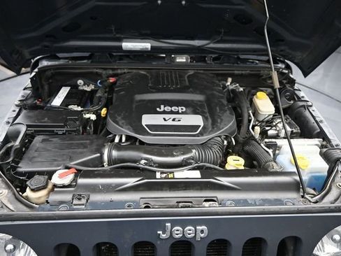 Used 2016 Jeep Wrangler Unlimited Sport w/ Connectivity Group image 42