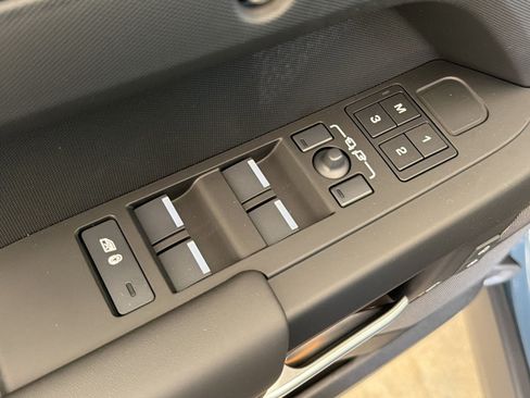 New 2026 Land Rover Defender 110 S AWD/4WD image 13
