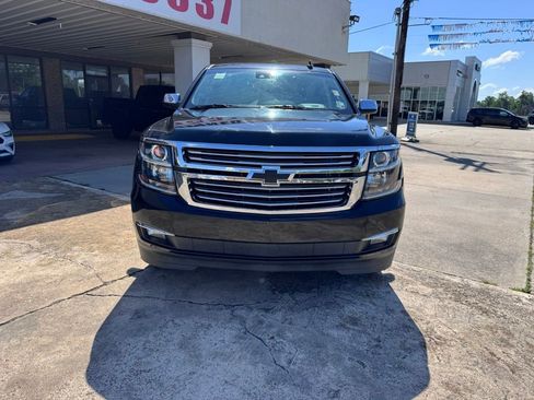 Used 2019 Chevrolet Suburban Premier RWD image 9
