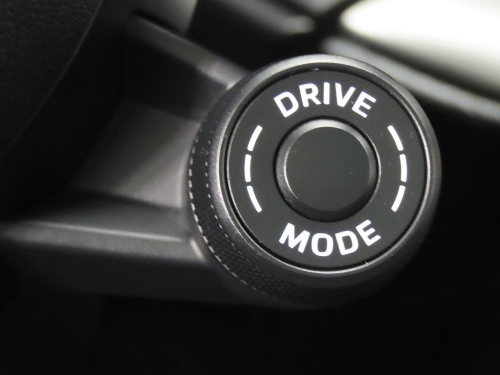 Certified 2025 Porsche Cayenne Coupe AWD/4WD image 23