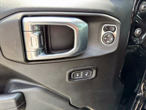 Used 2022 Jeep Gladiator Sport image 12