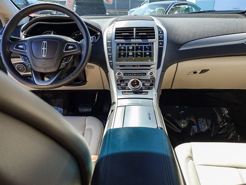 Used 2017 Lincoln MKZ Premiere image 8