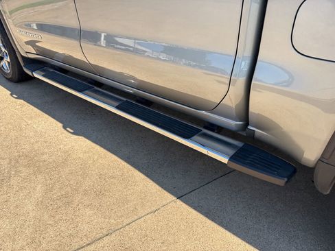 Used 2023 GMC Sierra 1500 SLT image 13