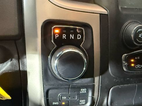 Used 2014 RAM 1500 Classic SLT w/ Luxury Group AWD/4WD image 13