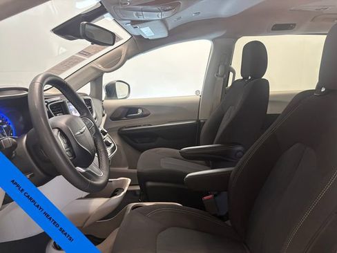 Used 2023 Chrysler Voyager LX FWD image 9