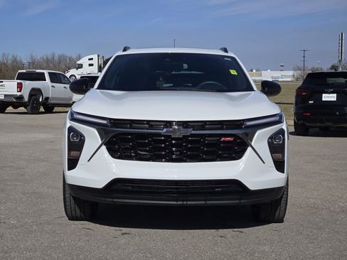 Used 2025 Chevrolet Trax RS w/ Sunroof Package image 2