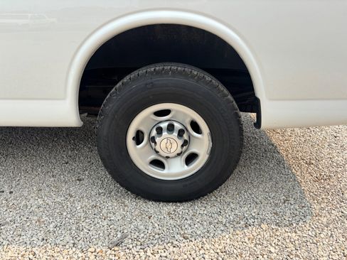 Used 2019 Chevrolet Express 3500 w/ Driver Convenience Package image 15