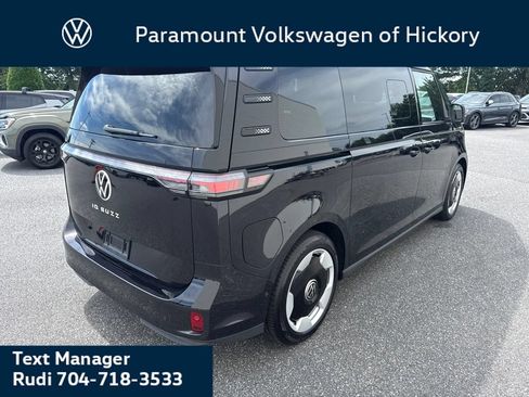 New 2025 Volkswagen ID. Buzz Pro S RWD image 8