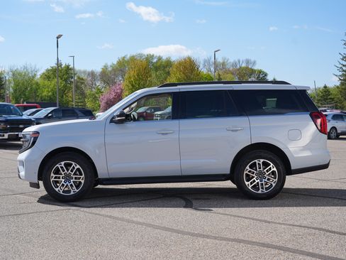 Used 2025 Ford Expedition Active AWD/4WD image 7