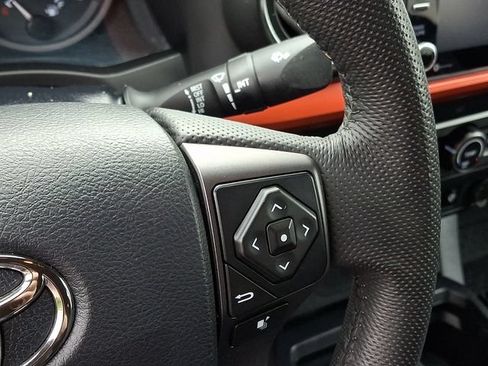 Used 2020 Toyota Tacoma TRD Sport AWD/4WD image 21