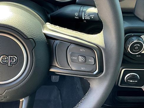 Used 2023 Jeep Gladiator Sport image 21