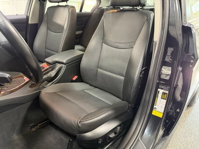 Used 2011 BMW 335i xDrive Sedan AWD/4WD image 19